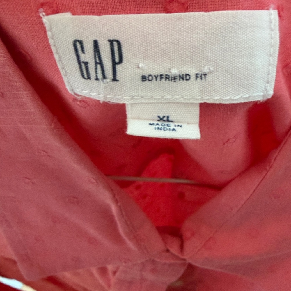GAP Women's Peachy Pink Button-Down Shirt - Picture 2 of 5